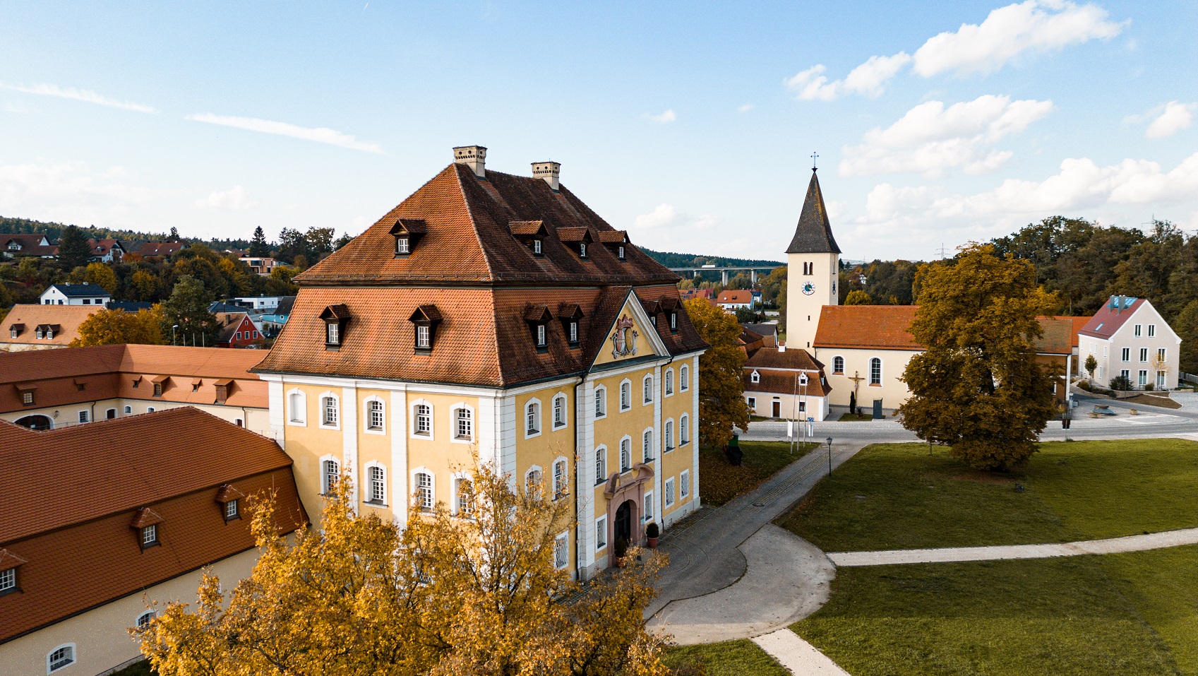 Toller Blick auf das Kultur-Schloss Theuern